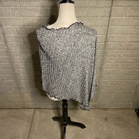 Knit Womens Gray Asymmetrical Hem Textured Pattern Sweater Poncho Size One Size - Picture 4 of 4